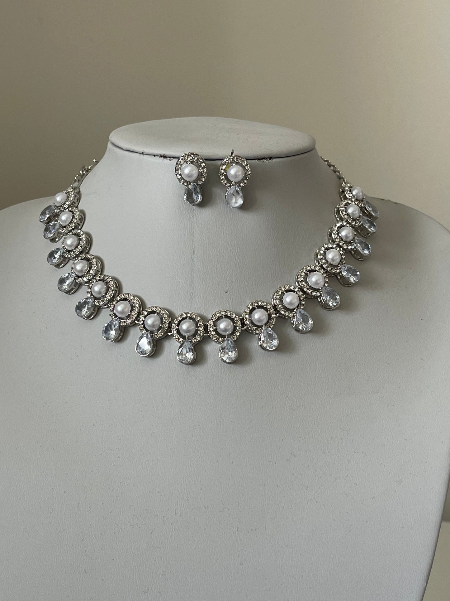 Simple Silver Pearl Set