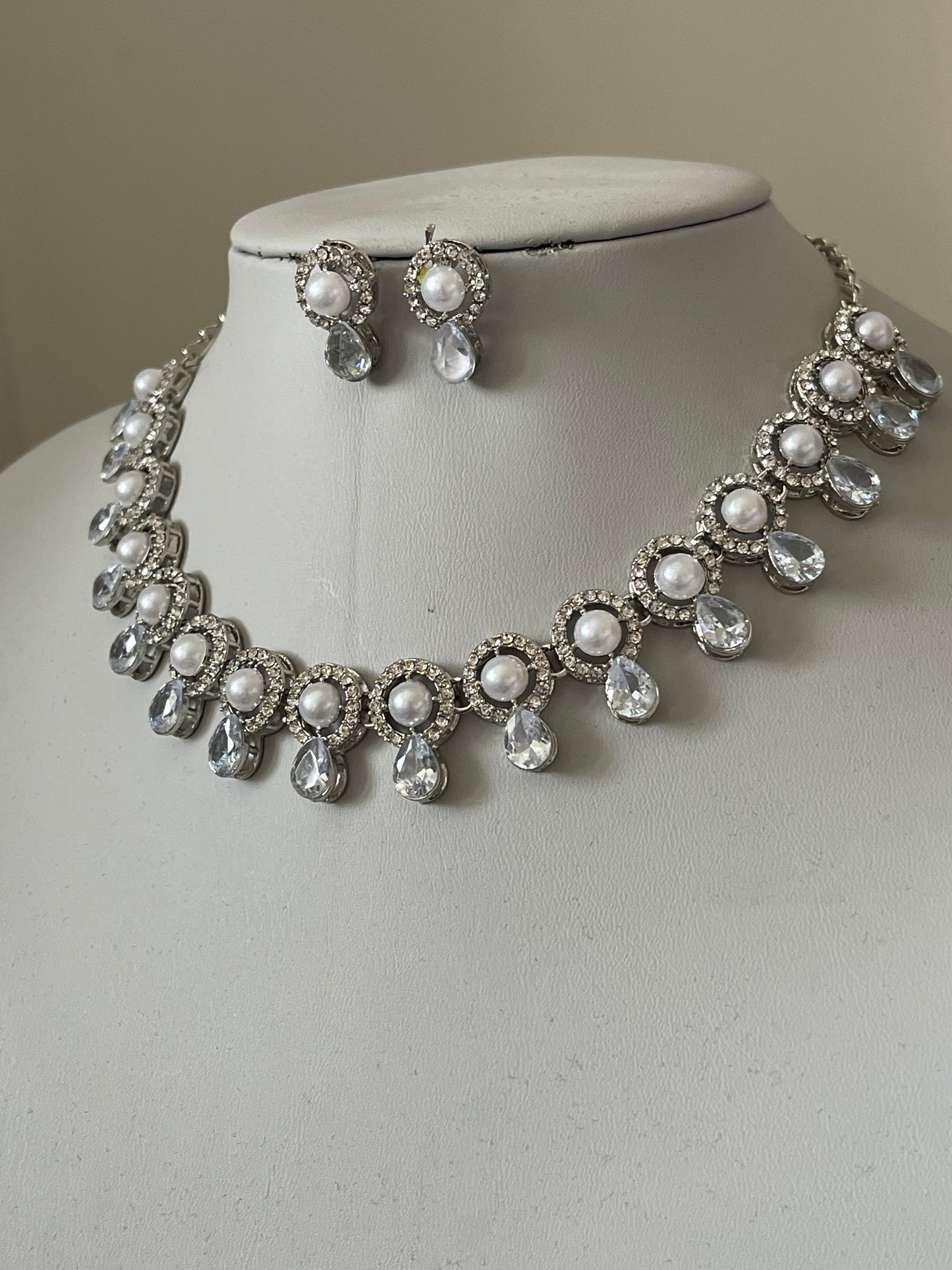 Simple Silver Pearl Set