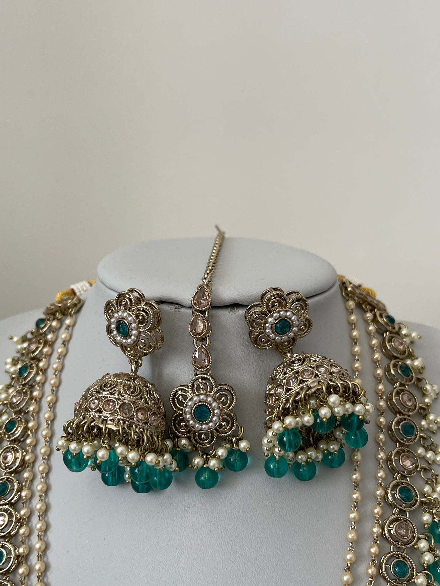 Teal and Pearl Mala/Long Haar Set