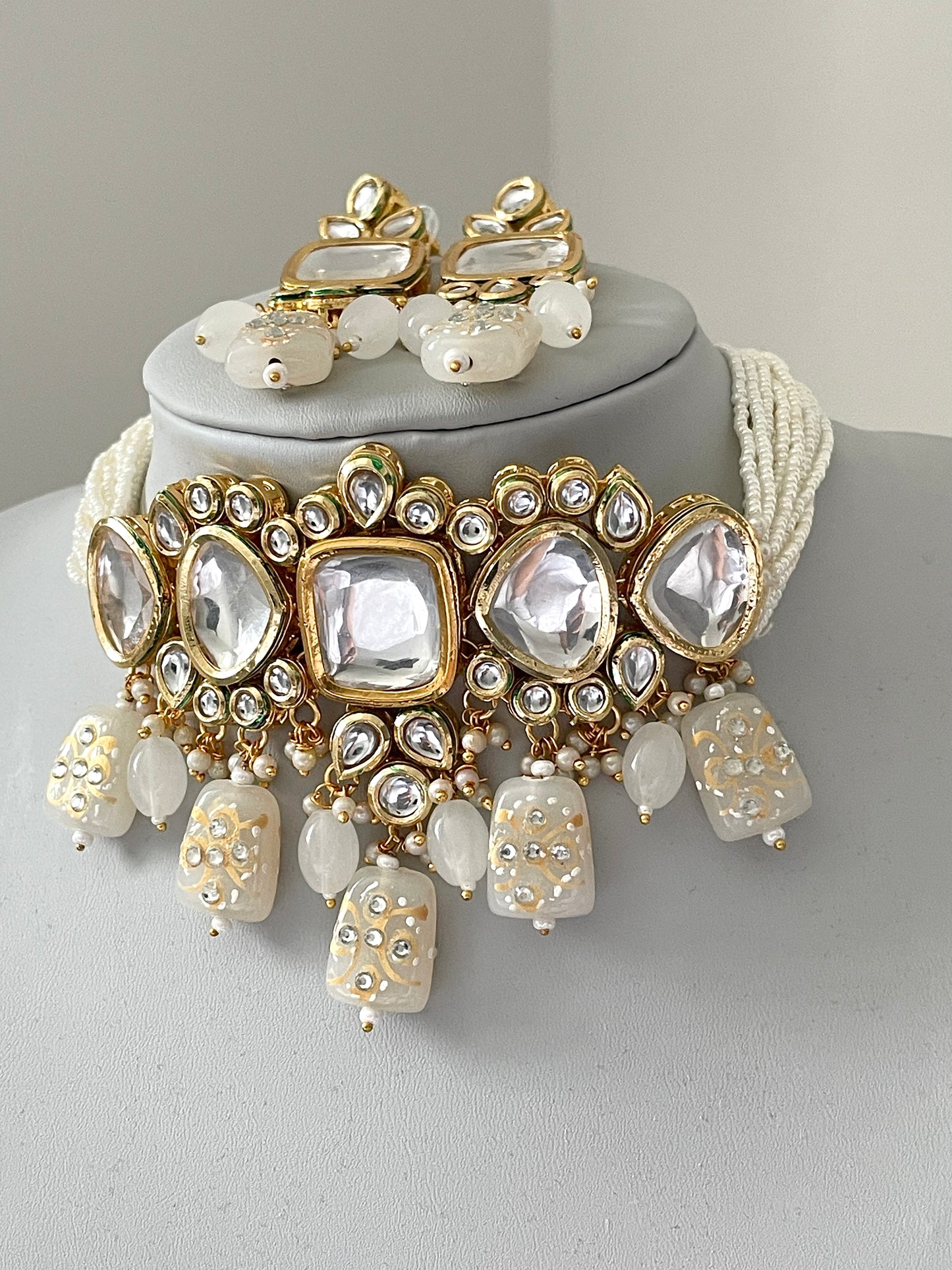 Cream/off white Kundan Choker Set