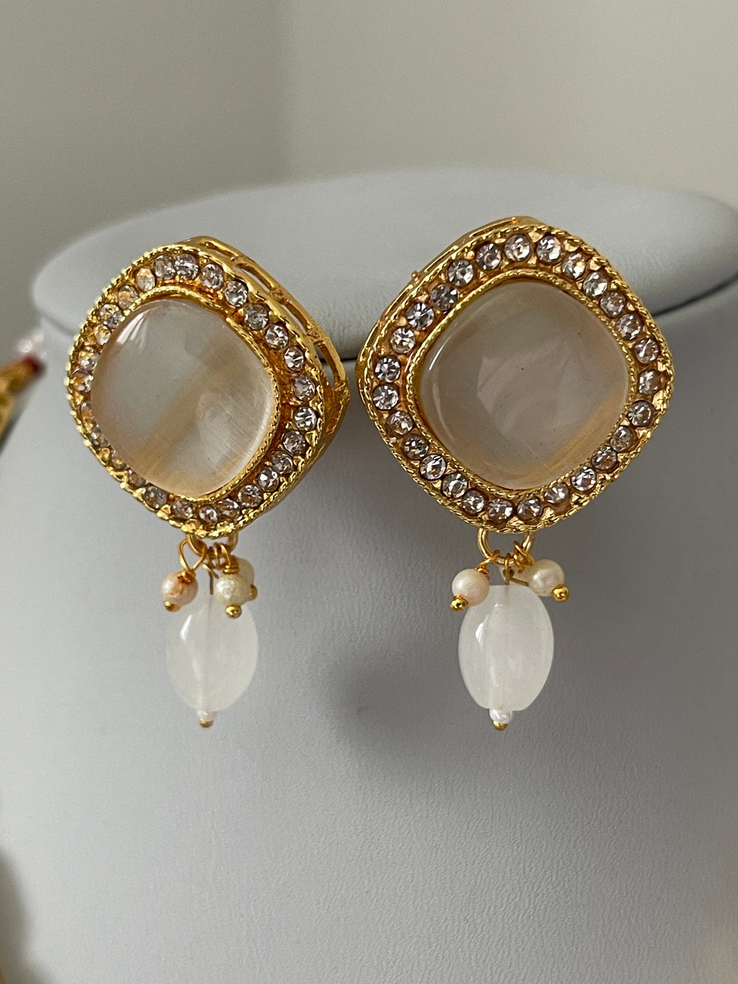 Cream/off white Meenakari Kundan Set with Earrings