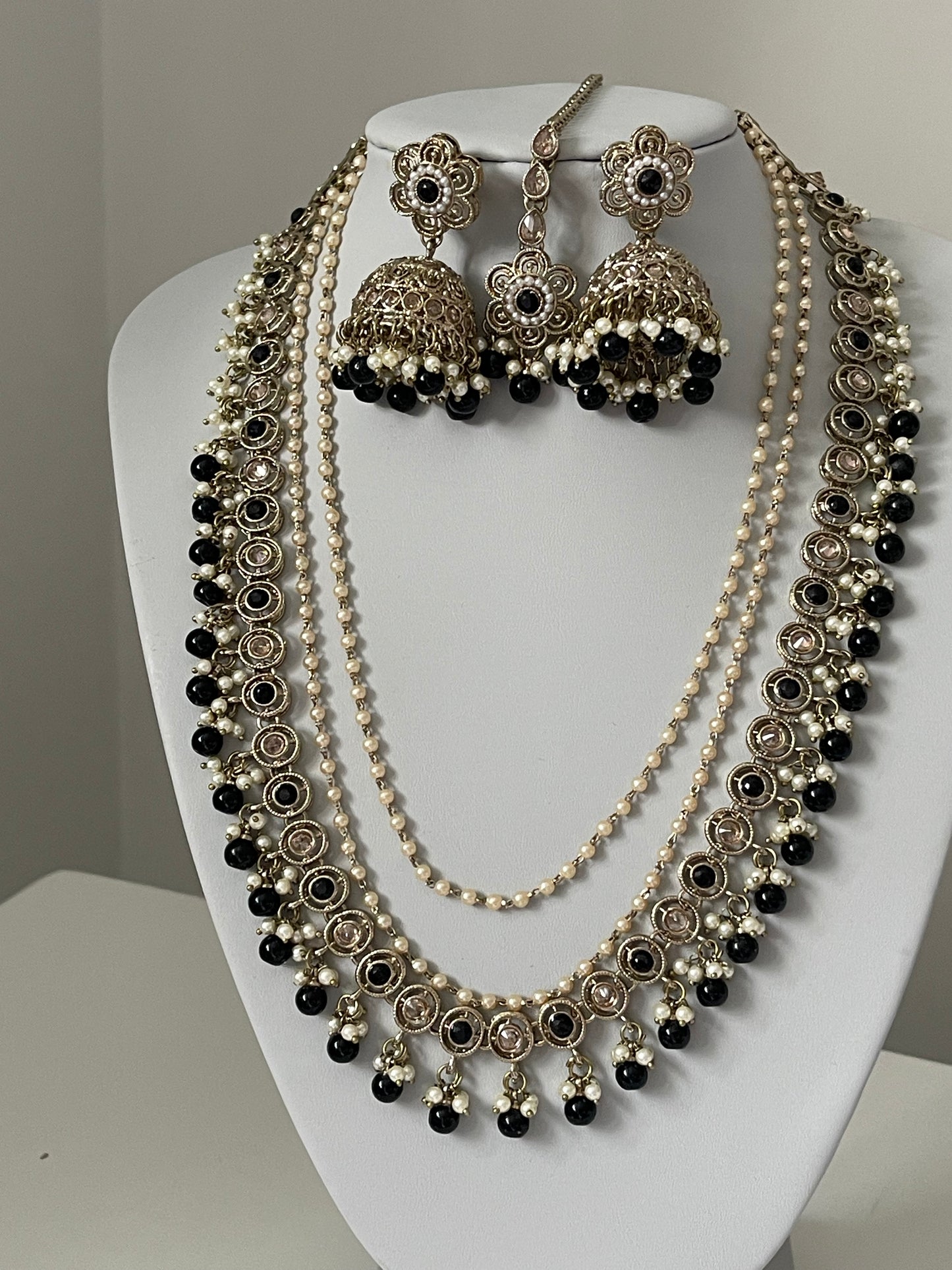 Black and Pearl Mala/ Long Haar Set