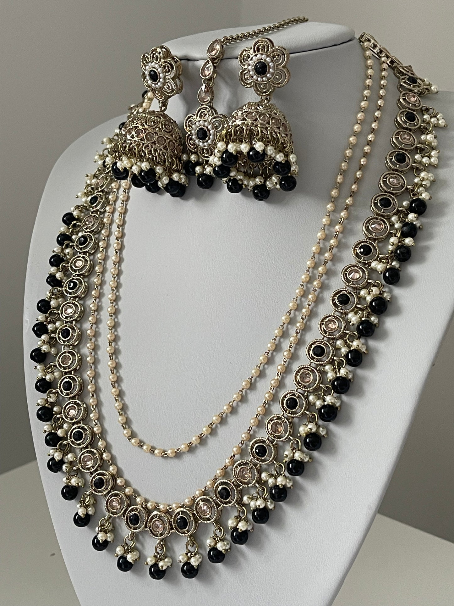 Black and Pearl Mala/ Long Haar Set