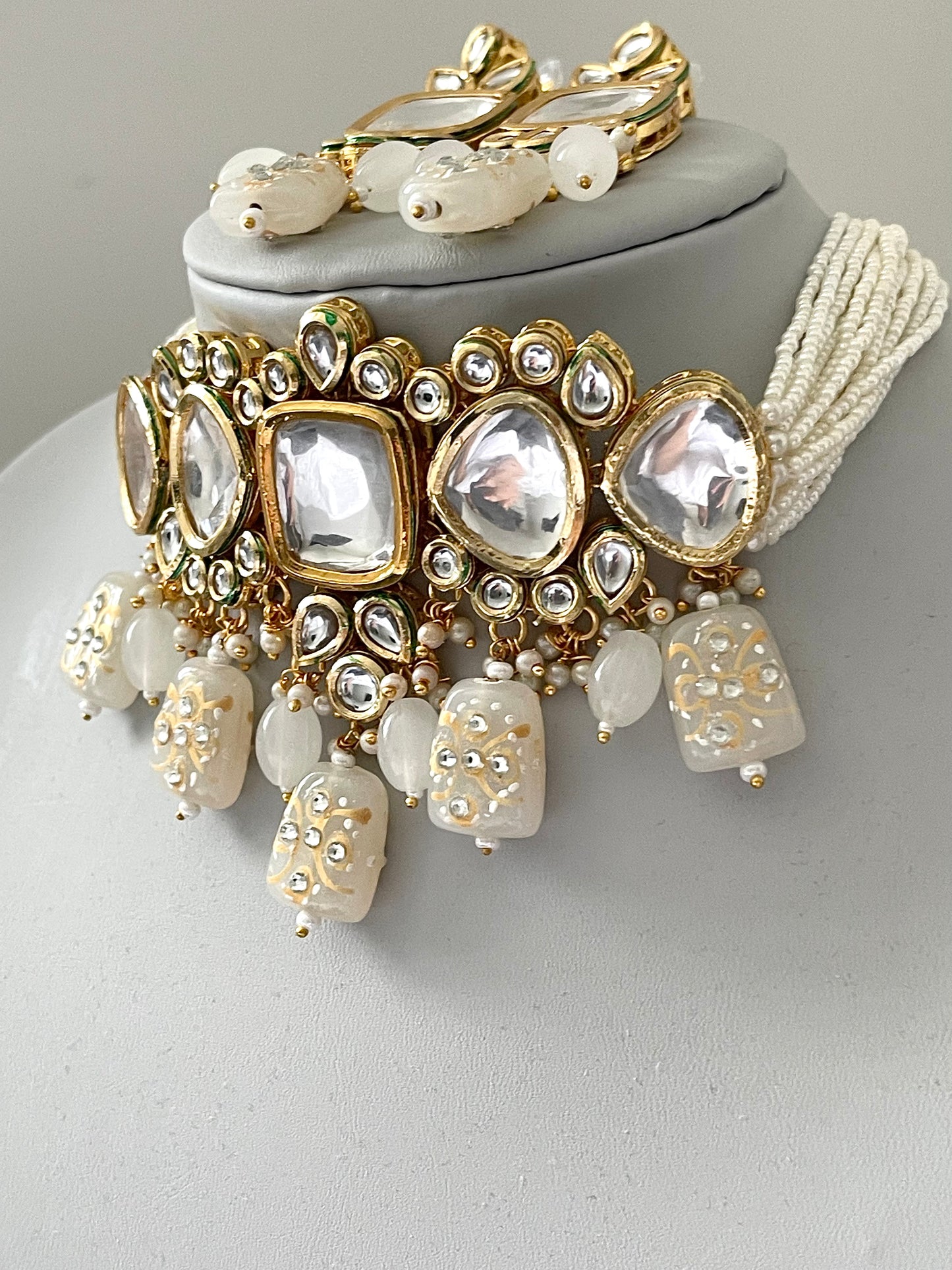 Cream/off white Kundan Choker Set