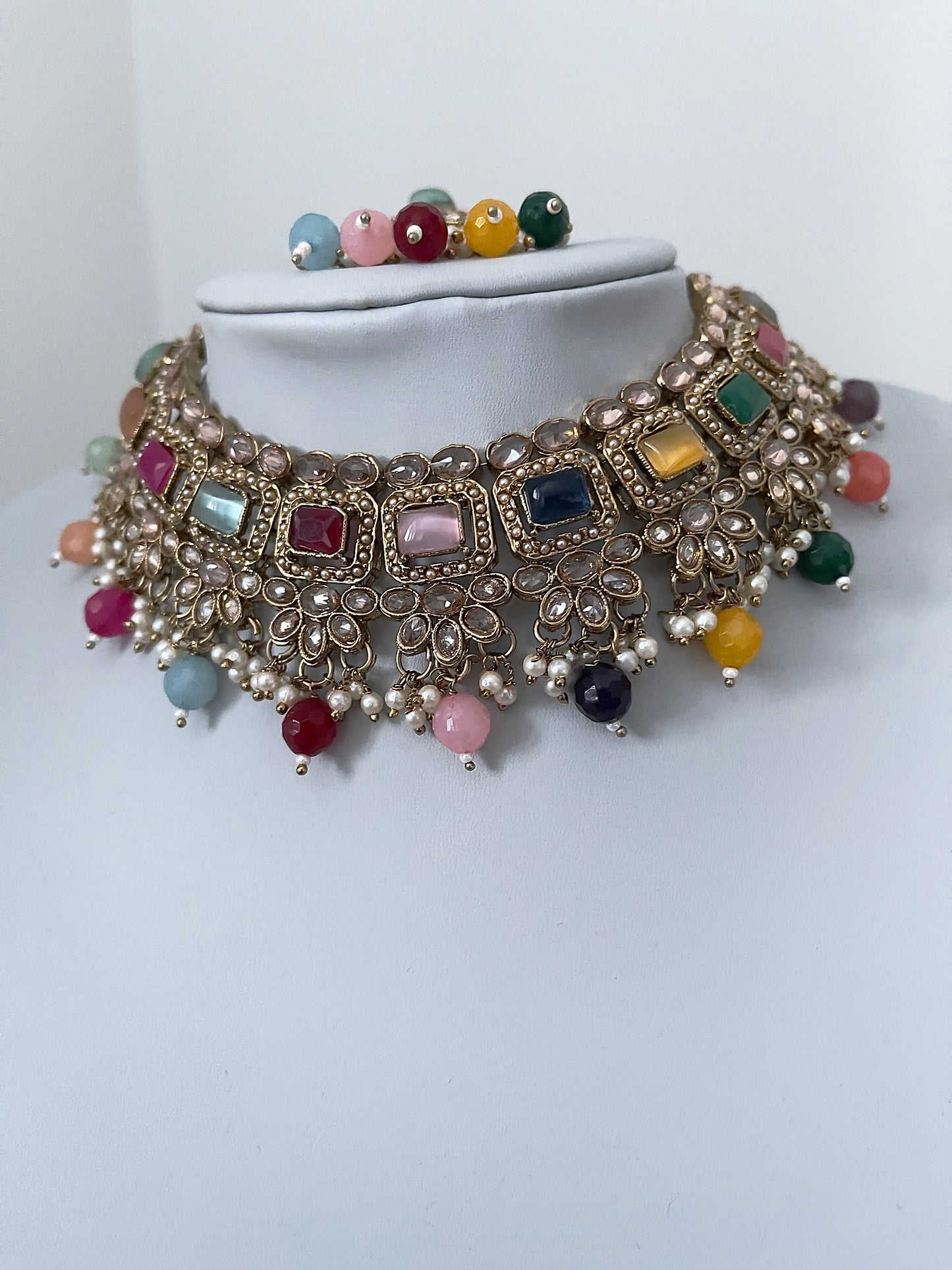 Multicoloured Choker Set