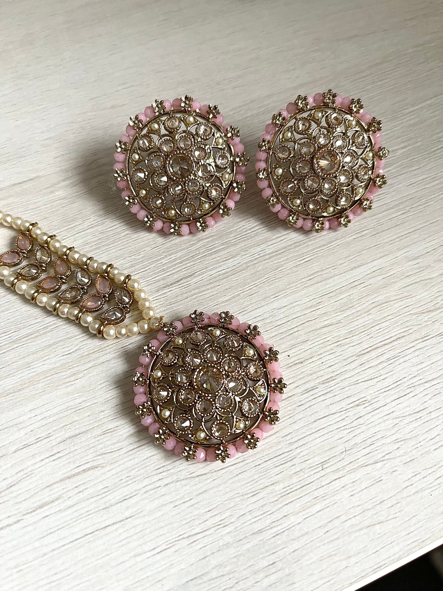 Round Earrings with Tikka