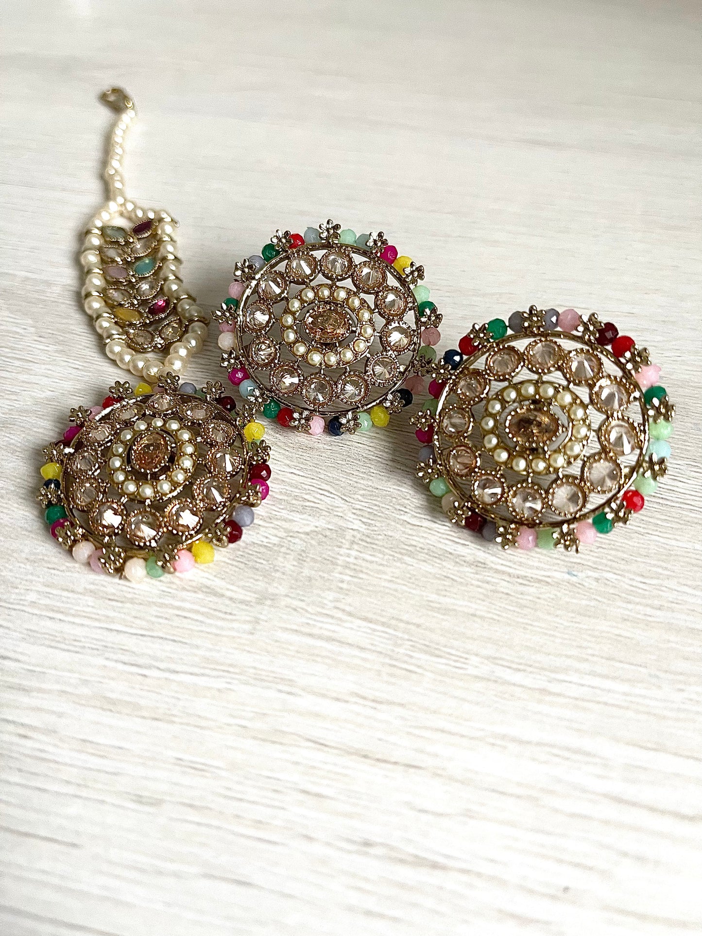 Round Earrings with Tikka